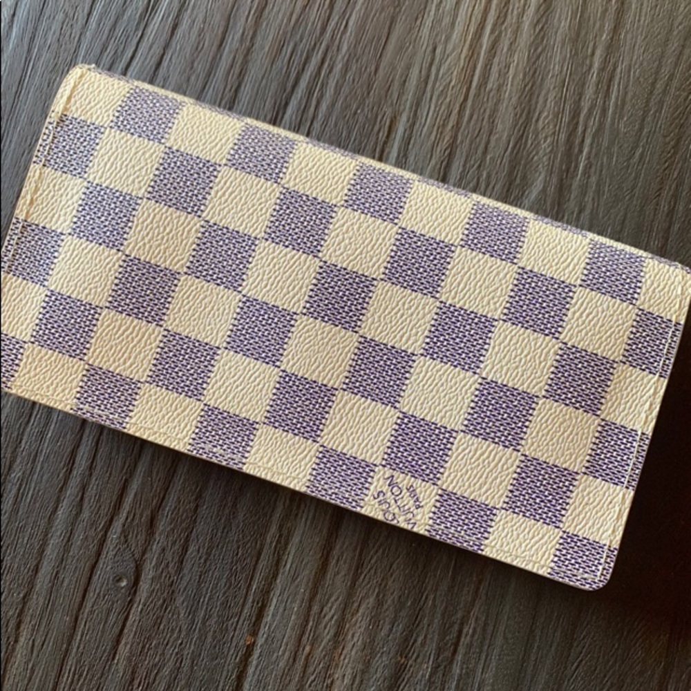 Luis vuitton woman’s wallet
